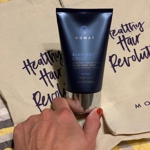 Monat Blow Out Cream